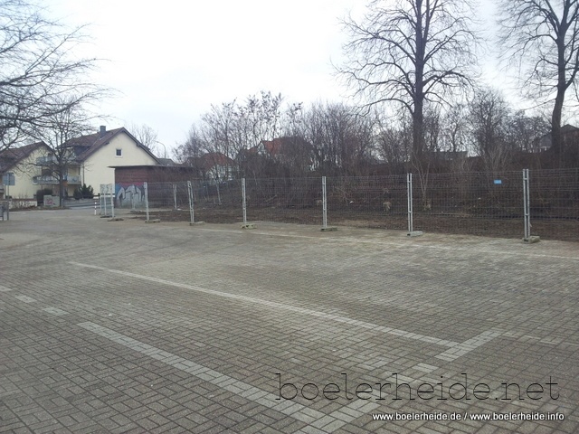 Das Baufeld nach dem Rückbau auf dem Schulgelände vor der Herrmann-Löns-Schule. 20170225124133-ff6ab6b8.jpg